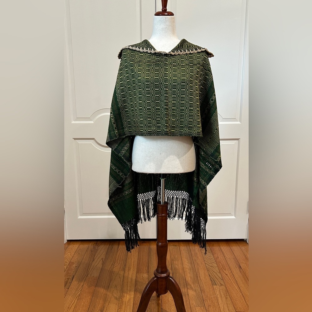 Traditional Mexican rebozo from Oaxaca. Mexican shawl. Rebozo Fringed vest.
